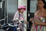 Amsterdam 23 juli 2016 
Carice v Houten krijgt bezoek aan huis