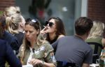 Amsterdam 12 juli 2016 
Chelsey Weimar op terras in Amsterdam zuid.