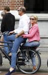 Amsterdam 7 juli 2016 
Connie Witteman met haar vriend Eugene v Dun op de fiets in Amsterdam.