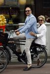 Amsterdam 12 juli 2016
Connie Witteman en Eugene v Dun zijn in ondertrouw gegaan en fietsen naar huis.