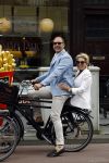 Amsterdam 12 juli 2016
Connie Witteman en Eugene v Dun zijn in ondertrouw gegaan en fietsen naar huis.