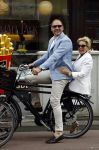 Amsterdam 12 juli 2016
Connie Witteman en Eugene v Dun zijn in ondertrouw gegaan en fietsen naar huis.