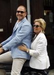 Amsterdam 12 juli 2016
Connie Witteman en Eugene v Dun zijn in ondertrouw gegaan en fietsen naar huis.