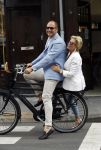 Amsterdam 12 juli 2016
Connie Witteman en Eugene v Dun zijn in ondertrouw gegaan en fietsen naar huis.