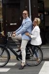 Amsterdam 12 juli 2016
Connie Witteman en Eugene v Dun zijn in ondertrouw gegaan en fietsen naar huis.