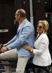 Amsterdam 12 juli 2016
Connie Witteman en Eugene v Dun zijn in ondertrouw gegaan en fietsen naar huis.