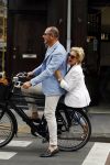 Amsterdam 12 juli 2016
Connie Witteman en Eugene v Dun zijn in ondertrouw gegaan en fietsen naar huis.