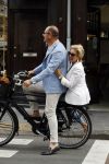 Amsterdam 12 juli 2016
Connie Witteman en Eugene v Dun zijn in ondertrouw gegaan en fietsen naar huis.