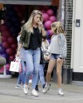 Amsterdam 1 juli 2016 
Danielle Oerlemans Overgaag met kids op de cornelis schuytstraat