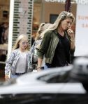 Amsterdam 1 juli 2016 
Danielle Oerlemans Overgaag met kids op de cornelis schuytstraat
