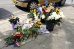 Amsterdam 23 juli 2016
In de eendrachtstraat in Amsterdam zuid pleegde de vader van het neefje van Fajah Lourens zelfmoord door naar beneden te springen met zijn zoontje in zijn handen. Ook het eefje kwam om. Voor de deur zijn bloemen speelgoedbeesjes en kaarsen neer gelegd/gezet