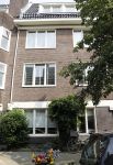 Amsterdam 23 juli 2016
In de eendrachtstraat in Amsterdam zuid pleegde de vader van het neefje van Fajah Lourens zelfmoord door naar beneden te springen met zijn zoontje in zijn handen. Ook het eefje kwam om. Voor de deur zijn bloemen speelgoedbeesjes en kaarsen neer gelegd/gezet