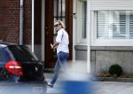 Amsterdam 21 juli 2016
Eva Jinek loopt naar haar huis toe.