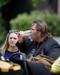 Amsterdam 7 juli 2016 
Frank Evenblij in de jordaan op terras met een man en een vrouw .
