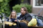 Amsterdam 7 juli 2016 
Frank Evenblij in de jordaan op terras met een man en een vrouw .