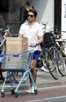 Amsterdam 23 juli 2016 
Geza Weisz met winkelwagentje op straat