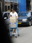 Amsterdam 23 juli 2016 
Geza Weisz met winkelwagentje op straat