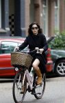 Amsterdam 8 juli 2016
Halina Reijn op de fiets en op etrras in Amsterdam