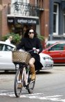 Amsterdam 8 juli 2016
Halina Reijn op de fiets en op etrras in Amsterdam