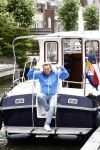 Uitgeest 11 juli 2016
Henny Huisman op zijn boot.