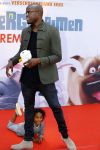 Amsterdam 17 juli 2016
Premiere huisdiergeheimen in Pathe arena. Jandino Asporaat met zoon
