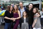 Amsterdam 17 juli 2016
Premiere huisdiergeheimen in Pathe arena. Javier Guzman zijn dochter Amelie ( grijze trui met hart) ex vriendin Yvette Hoogerwerf Hugo Metsers  met dochter Delphine Metsers (paarse kleding) en Kyara (grijze jurk)