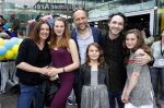 Amsterdam 17 juli 2016
Premiere huisdiergeheimen in Pathe arena. Javier Guzman zijn dochter Amelie ( grijze trui met hart) ex vriendin Yvette Hoogerwerf Hugo Metsers  met dochter Delphine Metsers (paarse kleding) en Kyara (grijze jurk)
