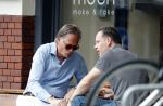 Amsterdam 22 juli 2016
Jort Kelder met een vriend op terras bij Mech
