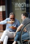 Amsterdam 22 juli 2016
Jort Kelder met een vriend op terras bij Mech