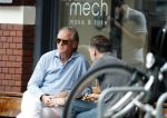 Amsterdam 22 juli 2016
Jort Kelder met een vriend op terras bij Mech