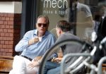 Amsterdam 22 juli 2016
Jort Kelder met een vriend op terras bij Mech