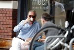 Amsterdam 22 juli 2016
Jort Kelder met een vriend op terras bij Mech