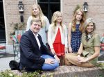 Wassenaar 8 juli 2016
Koninklijk fotouur op de Horsten met Koning Willem Alexander Koningin Maxima en de prinsessen Amalia Ariane en Alexia. Ook de honden zijn erbij.