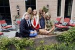 Wassenaar 8 juli 2016
Koninklijk fotouur op de Horsten met Koning Willem Alexander Koningin Maxima en de prinsessen Amalia Ariane en Alexia. Ook de honden zijn erbij.