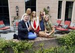 Wassenaar 8 juli 2016
Koninklijk fotouur op de Horsten met Koning Willem Alexander Koningin Maxima en de prinsessen Amalia Ariane en Alexia. Ook de honden zijn erbij.