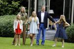 Wassenaar 8 juli 2016
Koninklijk fotouur op de Horsten met Koning Willem Alexander Koningin Maxima en de prinsessen Amalia Ariane en Alexia. Ook de honden zijn erbij.