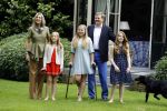 Wassenaar 8 juli 2016
Koninklijk fotouur op de Horsten met Koning Willem Alexander Koningin Maxima en de prinsessen Amalia Ariane en Alexia. Ook de honden zijn erbij.