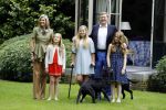 Wassenaar 8 juli 2016
Koninklijk fotouur op de Horsten met Koning Willem Alexander Koningin Maxima en de prinsessen Amalia Ariane en Alexia. Ook de honden zijn erbij.