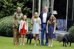 Wassenaar 8 juli 2016
Koninklijk fotouur op de Horsten met Koning Willem Alexander Koningin Maxima en de prinsessen Amalia Ariane en Alexia. Ook de honden zijn erbij.