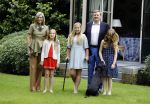 Wassenaar 8 juli 2016
Koninklijk fotouur op de Horsten met Koning Willem Alexander Koningin Maxima en de prinsessen Amalia Ariane en Alexia. Ook de honden zijn erbij.