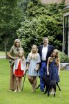 Wassenaar 8 juli 2016
Koninklijk fotouur op de Horsten met Koning Willem Alexander Koningin Maxima en de prinsessen Amalia Ariane en Alexia. Ook de honden zijn erbij.