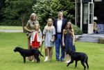 Wassenaar 8 juli 2016
Koninklijk fotouur op de Horsten met Koning Willem Alexander Koningin Maxima en de prinsessen Amalia Ariane en Alexia. Ook de honden zijn erbij.