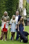 Wassenaar 8 juli 2016
Koninklijk fotouur op de Horsten met Koning Willem Alexander Koningin Maxima en de prinsessen Amalia Ariane en Alexia. Ook de honden zijn erbij.