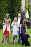 Wassenaar 8 juli 2016
Koninklijk fotouur op de Horsten met Koning Willem Alexander Koningin Maxima en de prinsessen Amalia Ariane en Alexia. Ook de honden zijn erbij.