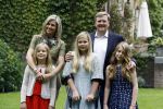 Wassenaar 8 juli 2016
Koninklijk fotouur op de Horsten met Koning Willem Alexander Koningin Maxima en de prinsessen Amalia Ariane en Alexia. Ook de honden zijn erbij.