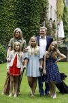 Wassenaar 8 juli 2016
Koninklijk fotouur op de Horsten met Koning Willem Alexander Koningin Maxima en de prinsessen Amalia Ariane en Alexia. Ook de honden zijn erbij.