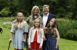 Wassenaar 8 juli 2016
Koninklijk fotouur op de Horsten met Koning Willem Alexander Koningin Maxima en de prinsessen Amalia Ariane en Alexia. Ook de honden zijn erbij.