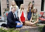 Wassenaar 8 juli 2016
Koninklijk fotouur op de Horsten met Koning Willem Alexander Koningin Maxima en de prinsessen Amalia Ariane en Alexia. Ook de honden zijn erbij.