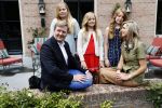 Wassenaar 8 juli 2016
Koninklijk fotouur op de Horsten met Koning Willem Alexander Koningin Maxima en de prinsessen Amalia Ariane en Alexia. Ook de honden zijn erbij.