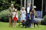 Wassenaar 8 juli 2016
Koninklijk fotouur op de Horsten met Koning Willem Alexander Koningin Maxima en de prinsessen Amalia Ariane en Alexia. Ook de honden zijn erbij.